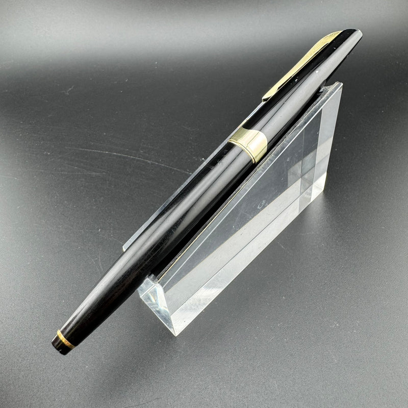 Platinum P-300 Black Resin Fountain Pen 18K Gold Soft-Fine Nib