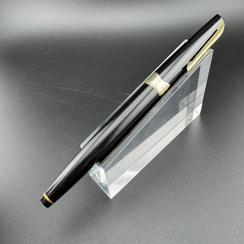Platinum P-300 Black Resin Fountain Pen 18K Gold Soft-Fine Nib