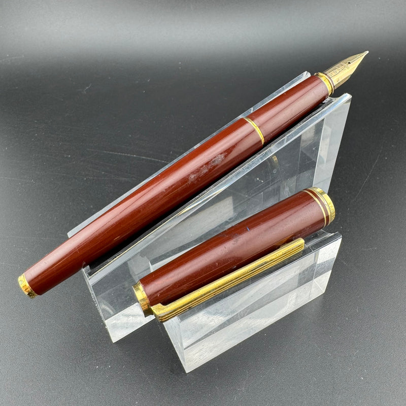Pilot Deluxe Burgundy Resin Fountain Pen 14K Gold Medium Nib 5-92