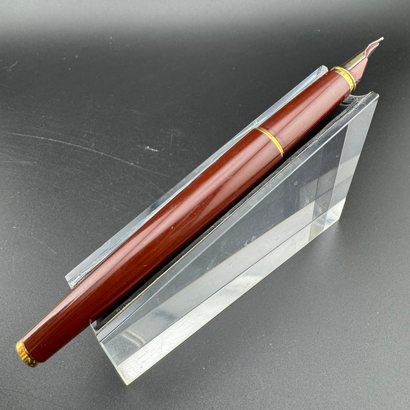 Pilot Deluxe Burgundy Resin Fountain Pen 14K Gold Medium Nib 5-92