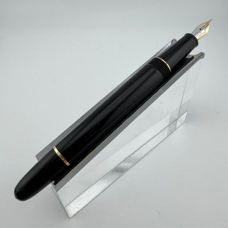 Montblanc Meisterstück No. 145 Classique Fountain Pen 14K Gold Fine Nib