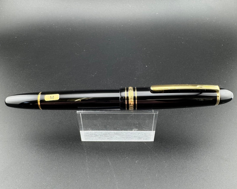 Montblanc Meisterstück 147 Traveller Fountain Pen 14K Gold Medium Nib w/Case & Box