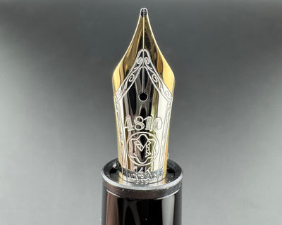 Montblanc Meisterstück 147 Traveller Fountain Pen 14K Gold Medium Nib w/Case & Box