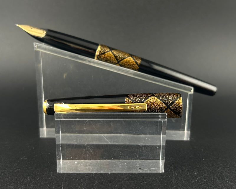 Pilot Art Craft Maki-e Geometric Diamond Fountain Pen 18K Gold, Fine Nib