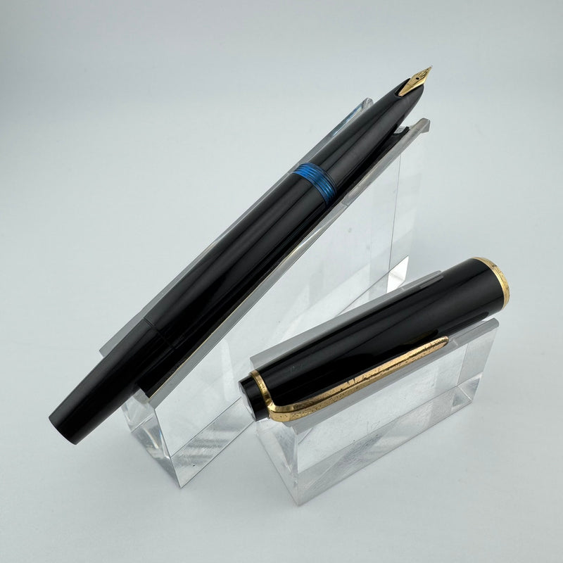 Montblanc No. 32 Black Resin Fountain Pen 14C Gold Fine Nib Serviced
