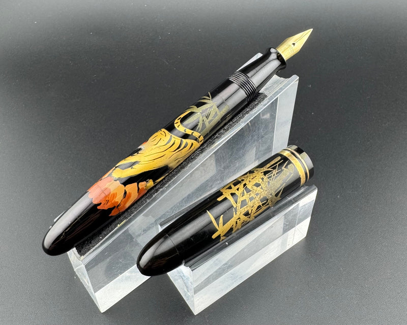 Ishi-Shoten Yotsubishi Maki-e Eyedropper Fountain Pen 14K Extra-Fine Flex Nib