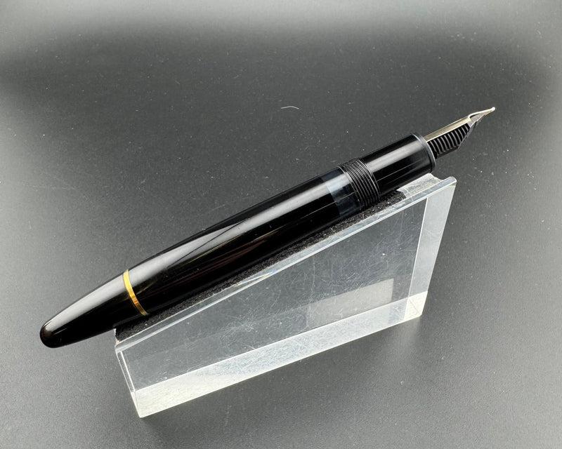 Montblanc Meisterstück No. 146 Fountain Pen 14C Gold Fine Nib Serviced