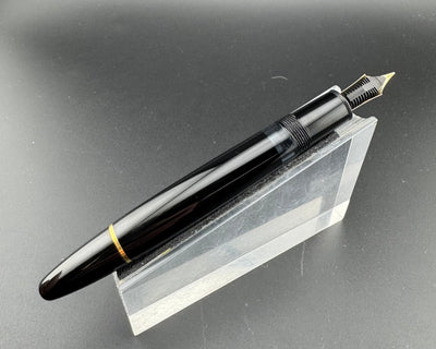 Montblanc Meisterstück No. 146 Fountain Pen 14K Gold Fine Nib Serviced