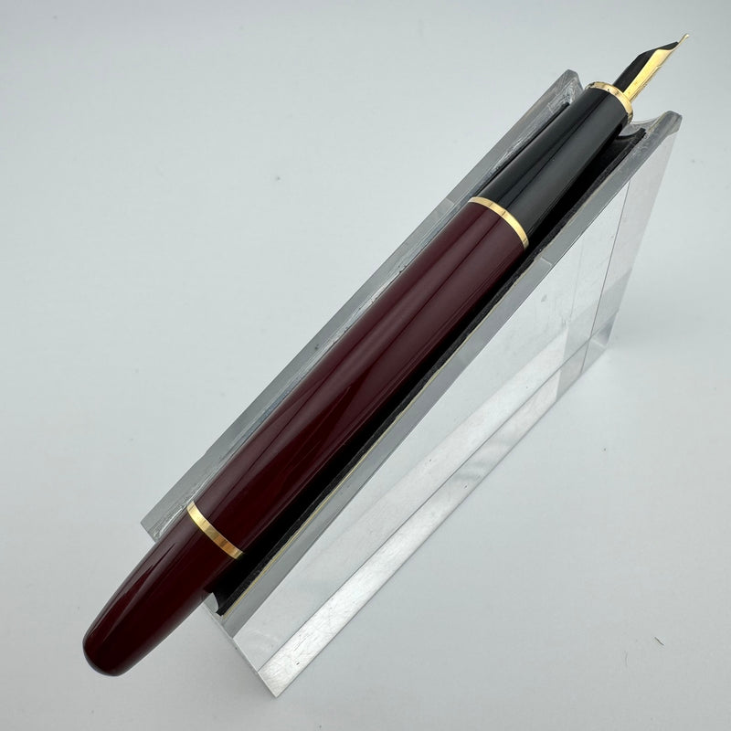 Montblanc Meisterstück No. 144 Burgundy Classique Fountain Pen 14K Gold Fine Nib