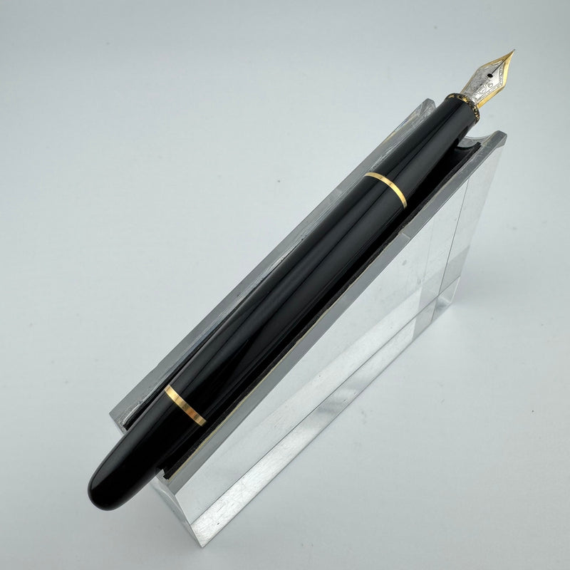 Montblanc Meisterstück No. 144 Classique Fountain Pen 14K Gold Two-Tone EF Nib