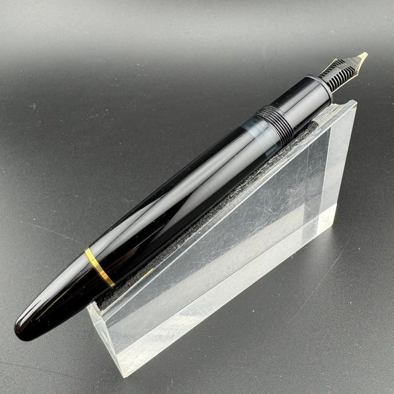 Montblanc Meisterstück No. 146 Fountain Pen 14C Gold OB Nib Serviced Warranty