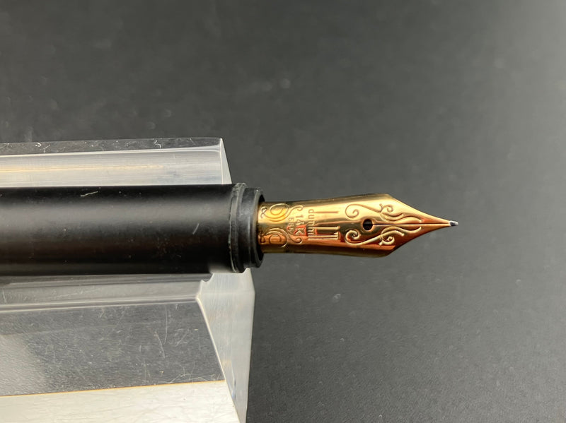 Dunhill Montblanc Noblesse Gold Fountain Pen, 14K Gold nib