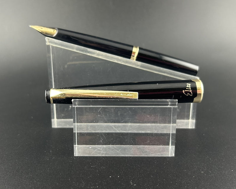 Pilot Elite Pocket Fountain Pen 18K Gold Medium Nib May 20 1973