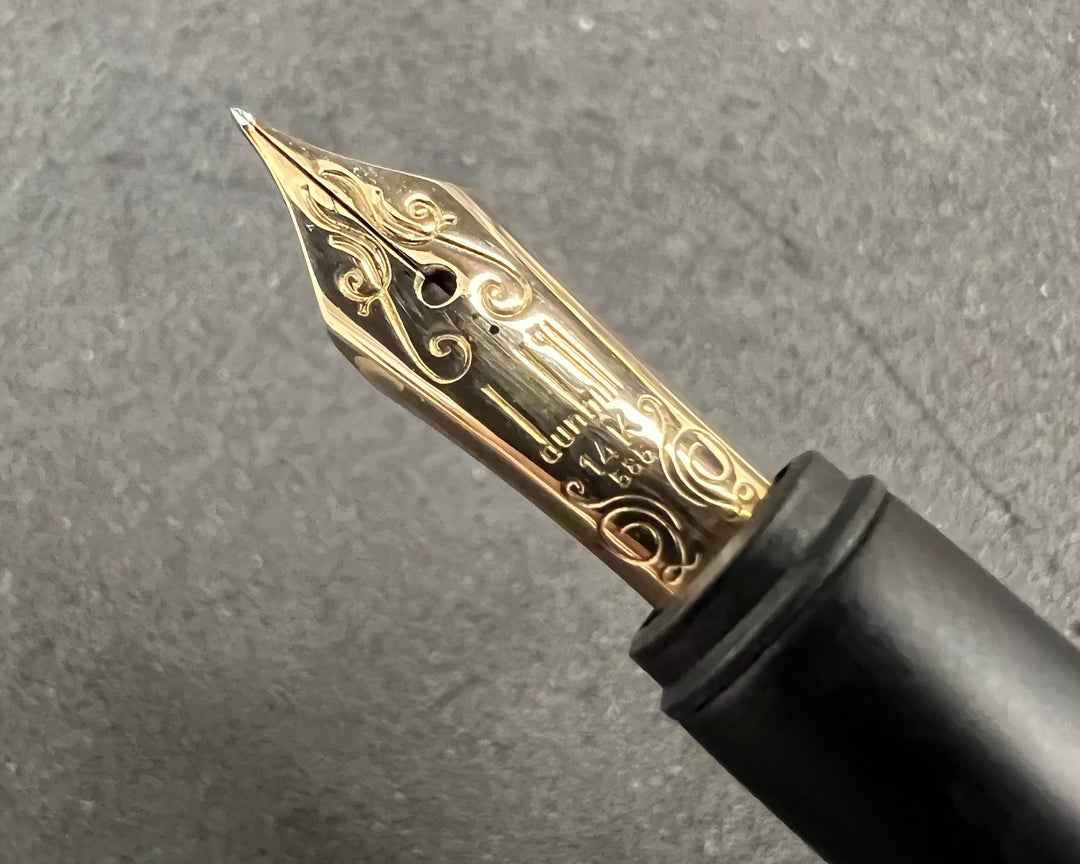 Dunhill Gold Fountain Pen 14K Gold EF Nib – G.C. Murphy